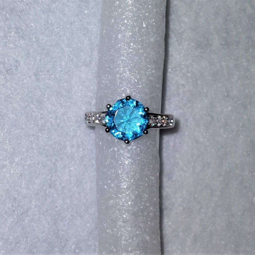 Brand New Luxury White Gold Filled Acid Blue Brilliant CZ Ring - Size 8